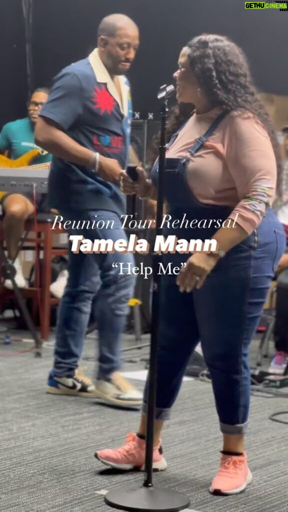 Tamela Mann Instagram - Here’s a little pep for your step! “Help Me” live is a soul stirring anthem to conquer anything! All you have to do is ask the Lord for Help and He will come through for you!! We are ready for the @reuniontourofficial !!! First Stop Bridgeport, CT! Y’all ready? Y’all Betta sing fellas : @ikenice @markjphood 🎤 #TamelaMann #Reuniontour #rehearsal #gospelmusic #livenation #HelpMe #Overcomer #Hediditforme #davidmann