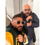 Tamer Hosny Instagram - الطياره اتأخرت🥹 و الجو من برد جداً لحر جداً من حقي اعرف انا في اي فصل في المطار ده 😡 و عملت كل حاجه نمت و صحيت و اتعرفت على اجانب كتير و بنحضر مشاريع دلوقتي و لسه الطياره مجاتش على كل ده بقى و تخيلوا اروح ملاقيش حد عارفني في بونتكانا 🥴😱🤓😀 اكرم يارب بس دي كل قصتي في ال ٨ ساعات اللي بقوا ٩ ساعات يلا سلام يا شباب بيقولوا الطياره وصلت و اي جديد هعرفكم 😀سلام👋 @blumarevents