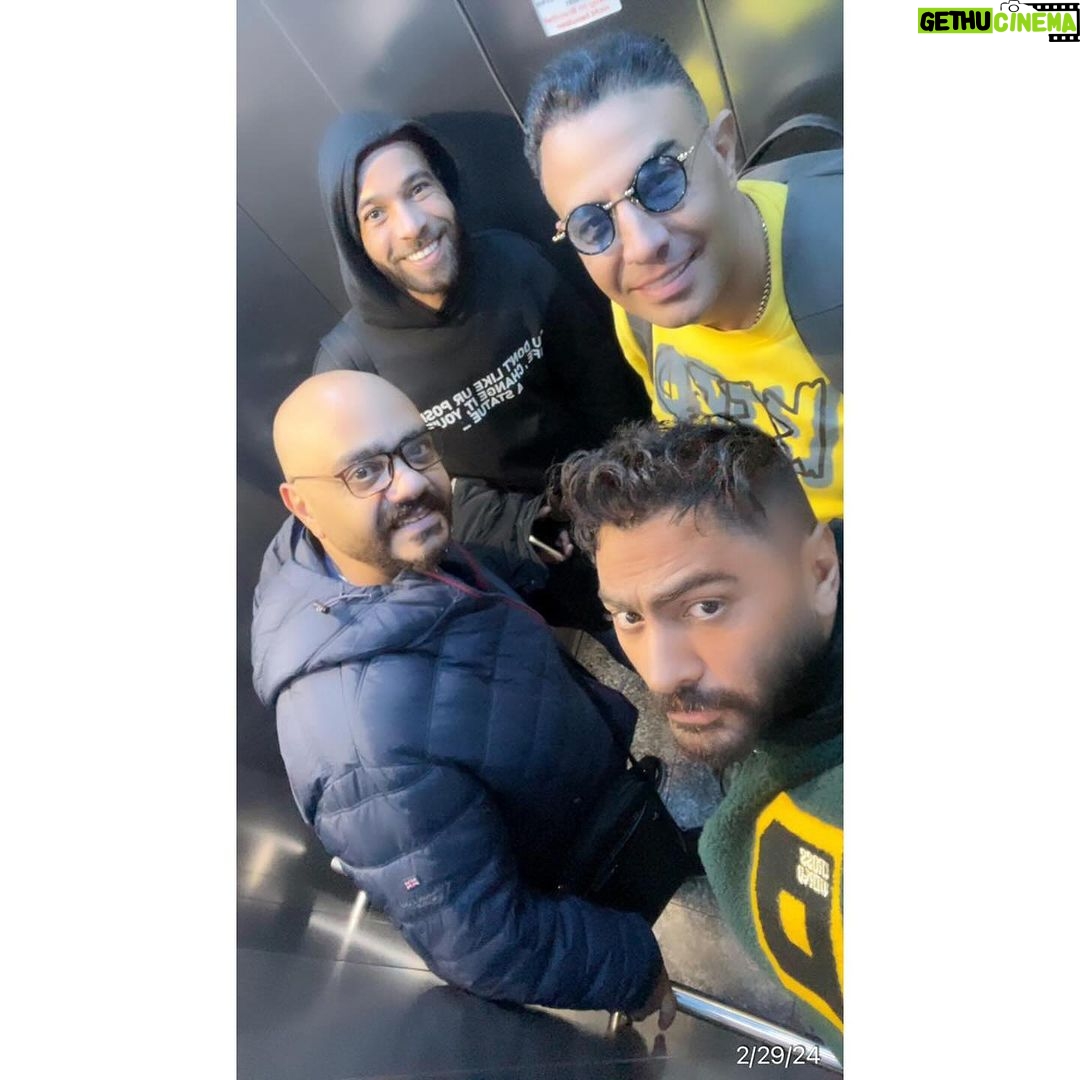 Tamer Hosny Instagram - ترانزيت ٨ ساعات في مطار فرانكفورت المانيا قولت اعملكوا فوتو سيشن سريع 😀صباح العسل ❤️
