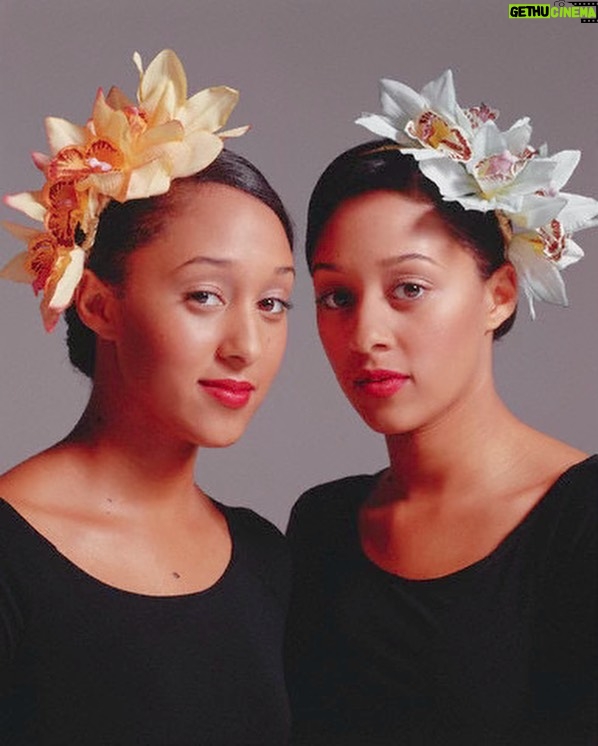 Tamera Mowry-Housley Instagram - #flashbackfriday to one of my first editorial movie shoots with the sis!  It was a film called Seventeen Again 🎥What was your fav scene in that movie? Mine was the bathroom scene talking to a girl with a nose ring. 🤣🤣🤣 I got my inspiration from my Grandmother Cloretha. Comment a 👍🏽 if you’ve seen it and loved it. ❤️👇🏽#fbf #tiatamera #tamera #tia Hollywood, California