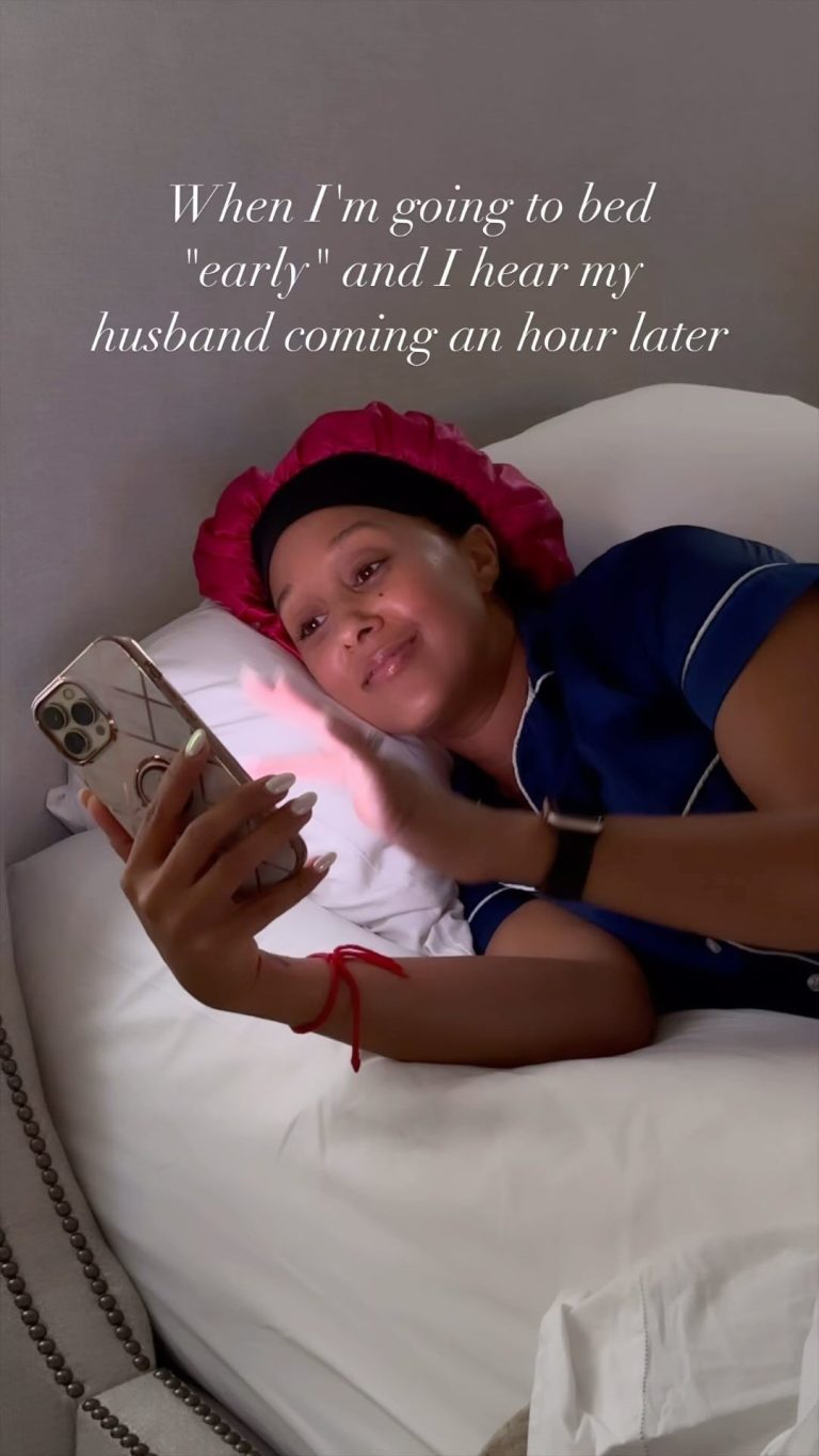 Tamera Mowry-Housley Instagram - Who else is guilty of that pre-sleep ‘me-time’? 🙈📱 When I say I’m heading to bed “early”, sometimes it’s just code for ‘unwind time’. Who else does this sneaky switch-off? Let’s see those hands! 🙋🏽‍♀️ Inspo✨: @daniellepiercee