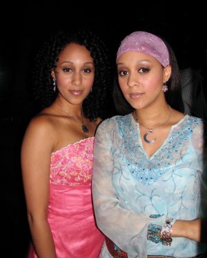 Tamera Mowry-Housley Instagram - #Challenge accepted: To all professionals in the television/film world, join the challenge of posting a photo of you in your job. Actors are flooding their feed with pics of us doing our job to put pressure on #amptp  to close a deal! The goal is to flood social media with our profession. Copy the text and post a pic.
Throwing it back to those magical days on the set of 'Twitches' with my twin @tiamowry 🌟