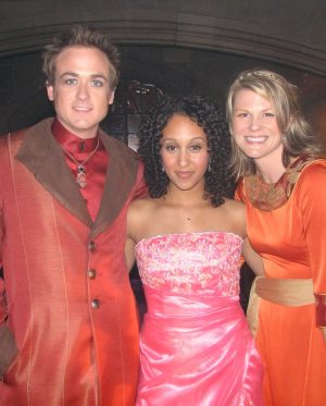 Tamera Mowry-Housley Instagram - #Challenge accepted: To all professionals in the television/film world, join the challenge of posting a photo of you in your job. Actors are flooding their feed with pics of us doing our job to put pressure on #amptp  to close a deal! The goal is to flood social media with our profession. Copy the text and post a pic.
Throwing it back to those magical days on the set of 'Twitches' with my twin @tiamowry 🌟