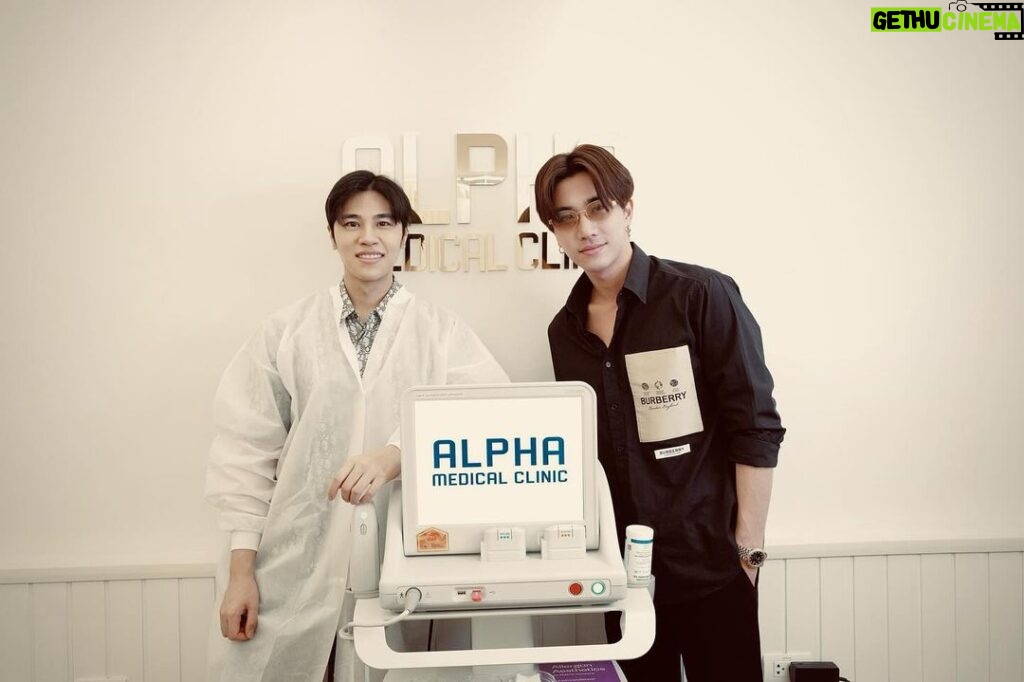 Tanapon Sukumpantanasan Instagram - ขอบคุณพี่เบนส์ @dr_natthapat เเละ @alphamedicalclinic ที่ดูเเลผมดีมาตลอดนะครับ🙏🏻🖤 #alphamedicalclinic