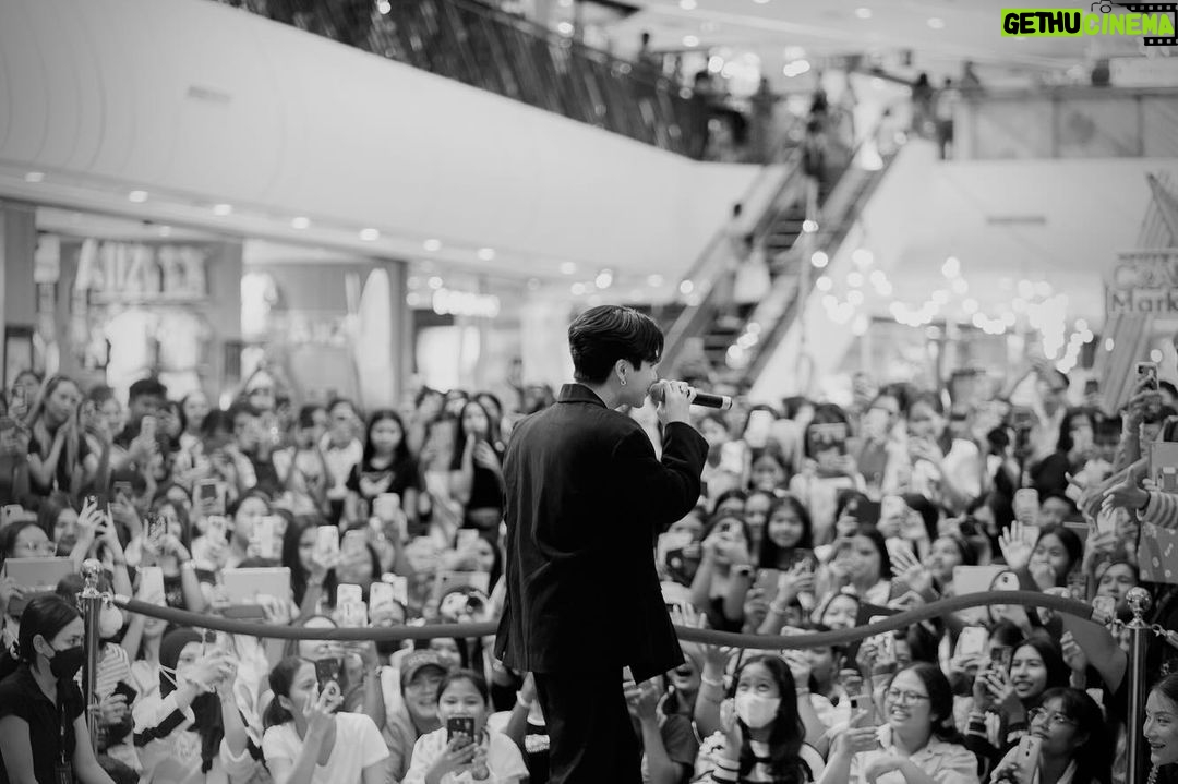 Tanapon Sukumpantanasan Instagram - 🖤