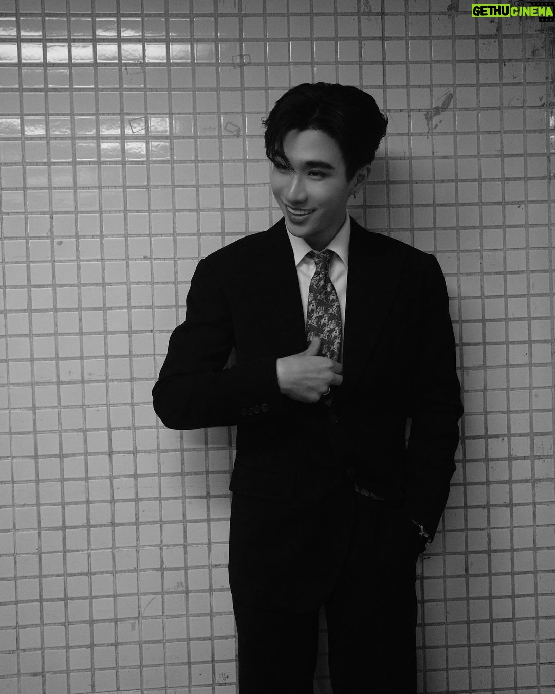 Tanapon Sukumpantanasan Instagram - 🖤