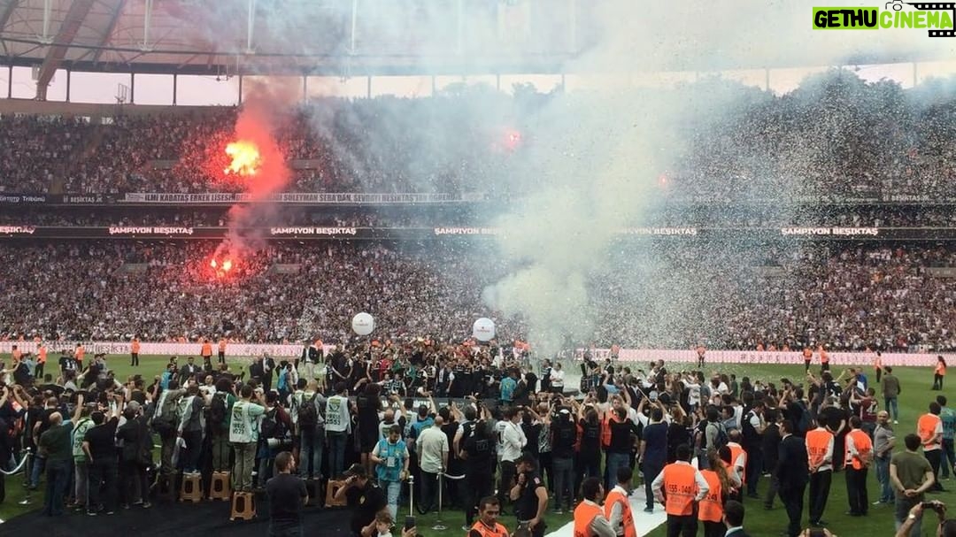 Taner Ölmez Instagram - Şampiyon BEŞİKTAŞ ⭐️⭐️⭐️ Teşekkürler Kaptan @ozyakup 🕺😗 Tüpraş Stadyumu