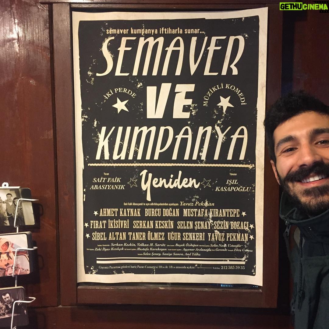 Taner Ölmez Instagram - Semaver ve Kumpanya oyunu Çevre tiyatrosun da gelin görün;)) detaylar www.semaverkumpanya.com da 😎 Çevre Tiyatrosu Semaver Kumpanya