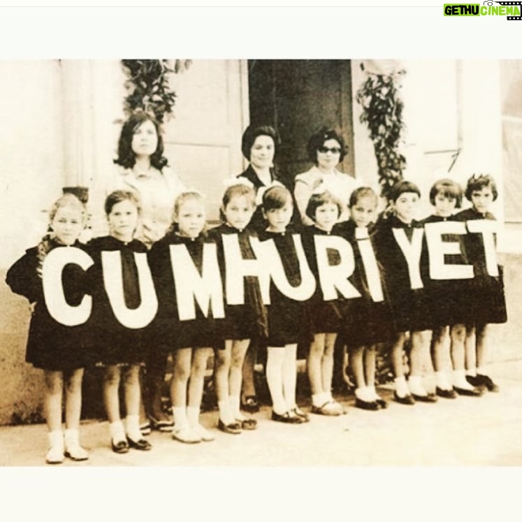Taner Ölmez Instagram - 29 Ekim Cumhuriyet Bayramı kutlu olsunn🎉🎉🎉 #29ekim #cumhuriyet