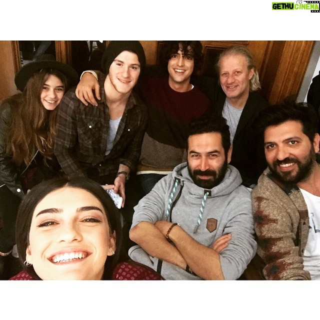 Taner Ölmez Instagram - Tugay Kerimoğlu and his children visited our set :)) ta taaaam 🌀