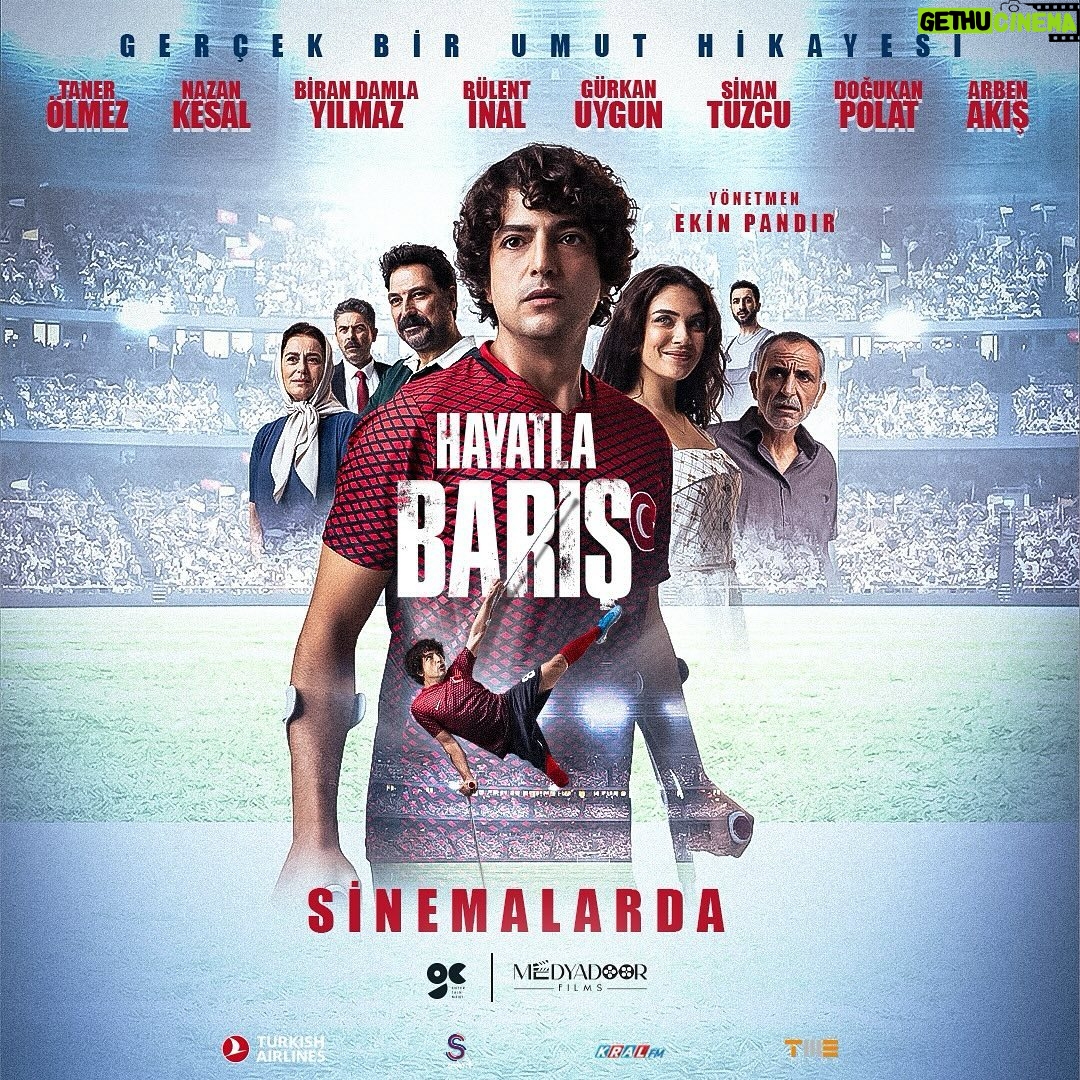 Taner Ölmez Instagram - Veee sinemalardayız ❤️ @hayatlabarisfilm #hayatlabarış #hayatlabarışfilm