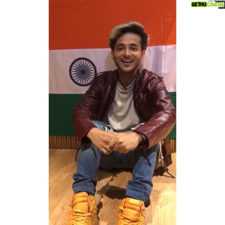 Tanishk Bagchi Instagram - सभी को स्वतंत्रता दिवस की शुभकामनाएँ। Jai Hind. #HappyIndependenceDay.🇮🇳