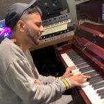 Tanishk Bagchi Instagram – Just like you guys, I am also hooked to #Vaaste. Singing my favorite part from the song. Which one is yours?🎹🎶
–
Special thanks to @azeemdayani
–
@dhvanibhanushali22 | @tseries.official | #BhushanKumar | @vinod.bhanushali | @shivamchanana