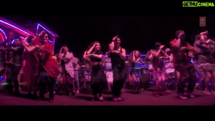 Tanishk Bagchi Instagram - Wink & groove! #AankhMarey out now.πππΆ - LINK IN BIO. - @ranveersingh | @saraalikhan95 | @karanjohar | @itsrohitshetty | @dharmamovies | @rohitshettypicturez | @reliance.entertainment | @azeemdayani | @tseries.official | @nehakakkar | @shabbir_ahmed9 | @mikasingh | @kumarsanuofficial | #Simmba