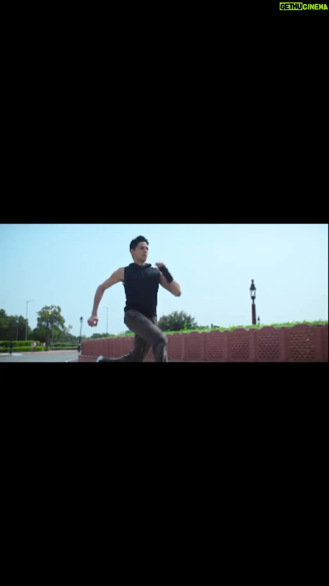 Tanishk Bagchi Instagram - Wrapped in the hues of pride and honour, #Tiranga echoes the resilience of our spirit!๐ฎ๐ณ Song out now. @karanjohar @apoorva1972 @shashankkhaitan @sidmalhotra @raashiikhanna @dishapatani @sagarambre_ #PushkarOjha @tanishk_bagchi @manojmuntashir @bpraak @kishorbeatz @azeemdayani @primevideoin @dharmamovies @ericpillai @mentor_disciple_entertainment @aafilms.official @tseries.official