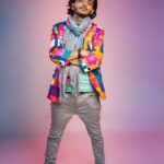 Tanishk Bagchi Instagram - My Chill Mode is forever ON, be it making music or posing for a photo shoot.😎 . . #Photoshoot #WednesdayWisdom #Colors