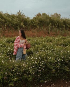 Tara Emad Instagram - Dans les champs de Chanel💘

In awe of these beautiful Jasmine flower fields in Grasse and of the process that ensues after the jasmine flowers are picked to make Chanel fragrances.