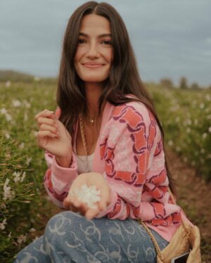 Tara Emad Instagram - Dans les champs de Chanel💘

In awe of these beautiful Jasmine flower fields in Grasse and of the process that ensues after the jasmine flowers are picked to make Chanel fragrances.