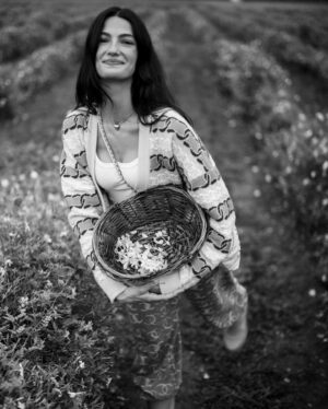 Tara Emad Instagram - Dans les champs de Chanel💘

In awe of these beautiful Jasmine flower fields in Grasse and of the process that ensues after the jasmine flowers are picked to make Chanel fragrances.