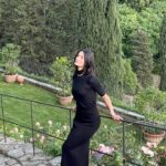 Tara Emad Instagram - A few months ago with none other than @cartier in Florence, Italy 🤍