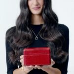 Tara Emad Instagram - مين فيكوا عرف الكلمة من الأول؟ البساطة هي أغلى هدية🤍 They couldn’t get it, but many of you did! If you guessed it right, show yourselves! Simplicity is a precious gift🤍 #CartierCelebrates