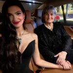 Tara Emad Instagram - #INTOTHEWILD avec @cartier 🤍 Last photo of Mami and I on our way to the event🥹🤍 #PanthèredeCartier Dubai, United Arab Emirates