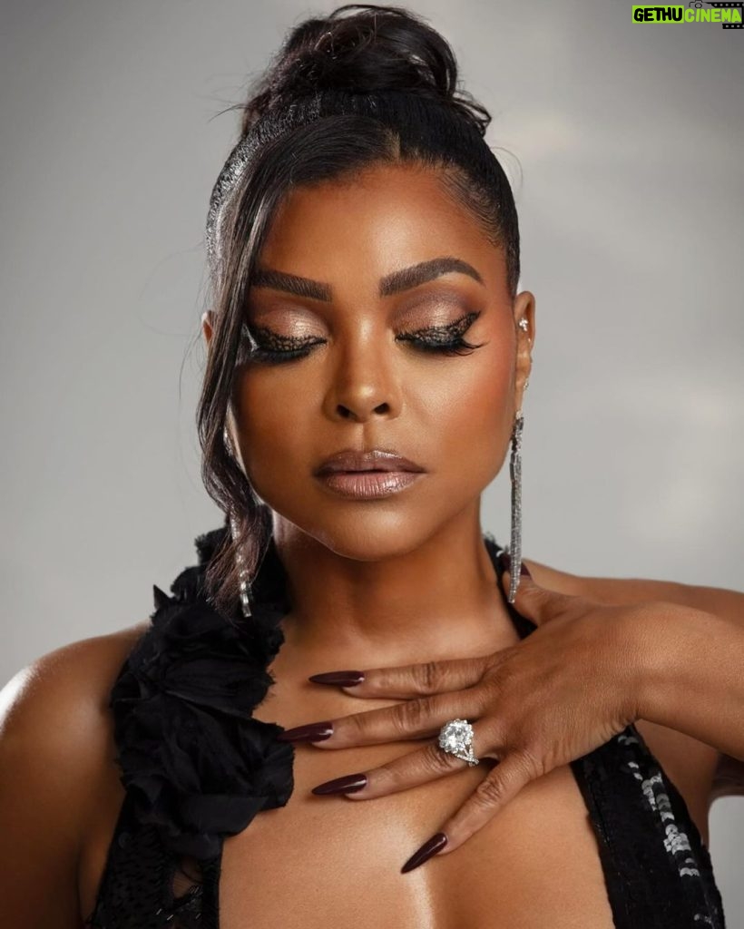 Taraji P. Henson Instagram - Tonight for @Time Women of the Year gala 🖤✨🖤 I’m so blessed and thankful for the incredible honor to be named on this year’s #WomenOfTheYear list 🙏🏾🙏🏾🙏🏾 Photographer: @iAmJamesAnthony with @crowdMGMT Makeup: @saishabeecham Hair: @tymwallacehair Nails: @customtnails1 Stylist: @waymanandmicah Producer: @sauntemakesithappen Products: @tphbytaraji Dress:@donnakaran Jewelry: @jacobandco Shoe: @alexandrebirman