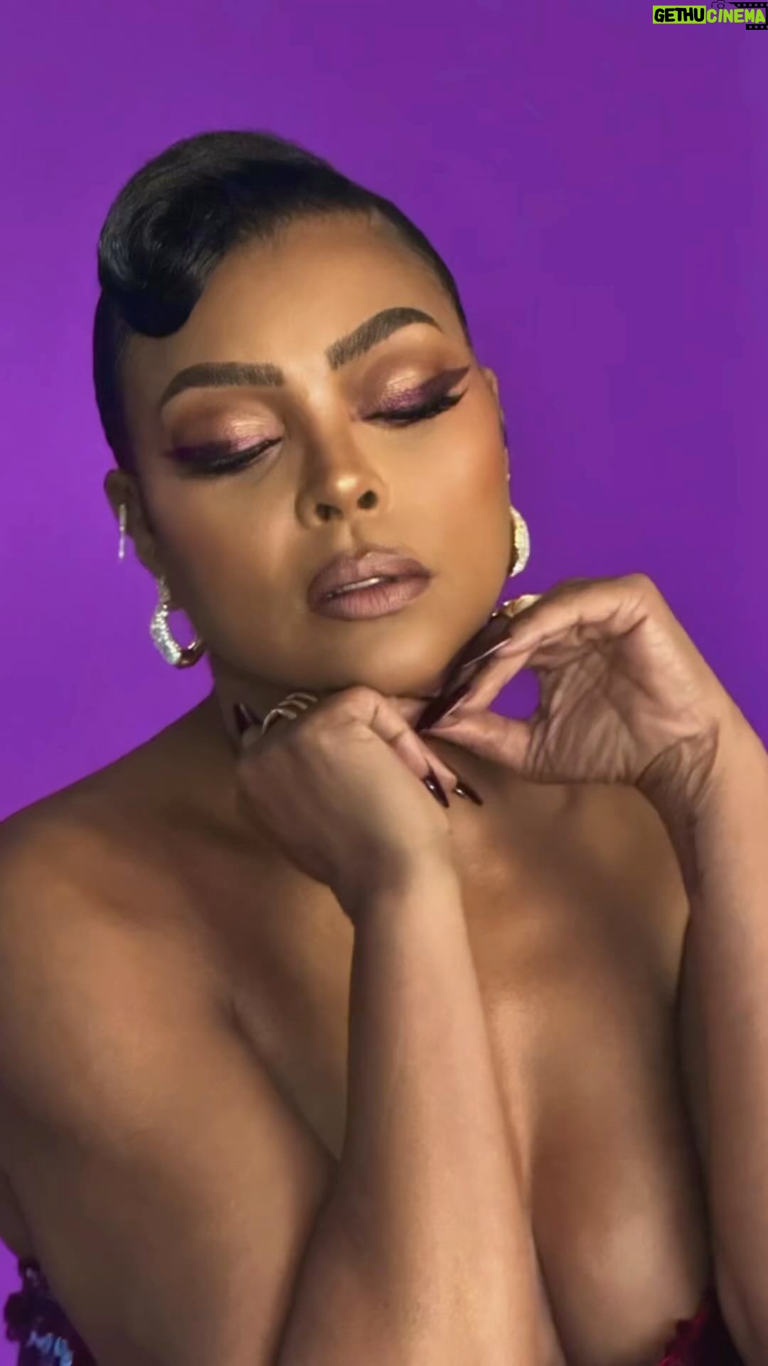 Taraji P. Henson Instagram - The team showed out last night. I just let them go cause CLEARLY they understand ALL assignments #grateful #love them. Make up: @saishabeecham Hair: @tymwallacehair Nails: ME @tarajiphenson π Styling: @waymanandmicah Photo: @iamjamesanthony
