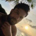 Tarkan Instagram - Bu kış zamanlarında bir yaz tbt’si iyi gider dedim. Sıcağı, denizi, kumsalı, güneşi özledim galiba ☀️🏝️💛 #tbt