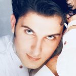Tarkan Instagram - Birkaç gün önce müzikal kariyerimin 30 yılı dolmuş haberim yok :) Sizlerin o güzel paylaşımlarınızla farkettim 🙏🏻😘 Yırtık kotumla, deri montumla, “Kıl” bir şarkıyla merhaba demiştim sizlere😁😁 Bi ara da sarı ekoseli kıyafetimle 🙃:) Ne ara geçti bu yıllar bilmiyorum ama acısıyla, tatlısıyla çok güzel geçtiler. Temennim daha uzun yıllar müzik aşkıyla, güzel şarkılarla, projelerle, yeni heyecanlarla, sürprizlerle bu yolculuğa devam etmek. Tabii ki sağlık oldukça inşallah 🙏🏻🧿🤍 Ama aramızdaki bu güçlü, köklü bağ ve yüreğimde hissettirdiğiniz sevginiz hep oldukça kim tutabilir ki beni/bizi 😉 Ve hissediyorum daha acayip şeyler olacak :) Geçen 30 yıldaki sevginiz, koşulsuz desteğiniz ve bağlılığınız için çok teşekkür ederim🙏🏻 İyi ki varsınız. Sizi seviyorum❤️ #tbt