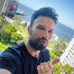 Tarkan Instagram - Güzel İzmiiiir, canım İzmiiiir😘😘 Dün gece ne oldu öyle? Ne yaptık biz öyle? :) Dünyanın en kalabalık konserlerinden biri olarak ilk 5’e girip tarihe geçmişiz😉🙏🏻❤️🧿 Vay be🙏🏻🙏🏻🙏🏻🧿 Çoook teşekkür ederim o içten, o candan sevginize ve ilginize canlarımmm🙏🏻 Enerjiniz, coşkunuz müthişti. Hiç unutmayacağım bu konseri. Sizi seviyorum🫶 #9eylül #izmir