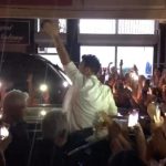 Tarkan Instagram – Prova çıkışında karşılaştığım sevginiz, ilginiz beni ne kadar mutlu etti anlatamam. Ben de sizleri çok özledim, ben de hepinizi çok seviyorum❤️🧿