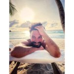 Tarkan Instagram - Bu sıcak yaz günlerinde bir tatil #tbt ’si güzel olur dedim. Daha önce de fotoğraflar paylaştığım Seyşeller tatilinden işte birkaç kare daha🏝☀️💛 It was an unforgettable holiday. Thanks a lot to @fsseychelles and to my dear friend @ilkertopdemir 🙏🏻😘 Four Seasons Resort Seychelles