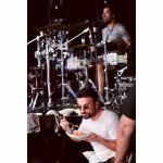 Tarkan Instagram - Konser önceleri yediğim bir tabak makarnayı coğunlukla provalar sırasında yerim. Öyle uzun uzun zaman ayırmam yemeğe yani. Zaman değerlidir konser günlerinde çünkü. iyi kullanmak gerekir. Hem aklım kalır provada, orkestrada, şarkılarda zaten😊😁 O yüzden ayrılamam sahneden işimiz bitmeden :)😉 #tbt 📸 @yigit___eken