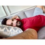 Tarkan Instagram - Bugün, bir kaç gündür görmediğim ve çok özlediğim canım kızımla hasret giderdim. Ailece güldük, şımardık, eğlendik 🧿❤️🧿❤️🧿❤️ Ve de bol bol yan gelip yattım, dinlendim… Hala çok etkisi altında olduğum şahane İzmir konserinin tatlı yorgunluğunu attım 😘
