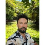 Tarkan Instagram - Bu sıcak yaz günlerinde bir tatil #tbt ’si güzel olur dedim. Daha önce de fotoğraflar paylaştığım Seyşeller tatilinden işte birkaç kare daha🏝☀️💛 It was an unforgettable holiday. Thanks a lot to @fsseychelles and to my dear friend @ilkertopdemir 🙏🏻😘 Four Seasons Resort Seychelles