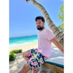 Tarkan Instagram - Bu sıcak yaz günlerinde bir tatil #tbt ’si güzel olur dedim. Daha önce de fotoğraflar paylaştığım Seyşeller tatilinden işte birkaç kare daha🏝☀️💛 It was an unforgettable holiday. Thanks a lot to @fsseychelles and to my dear friend @ilkertopdemir 🙏🏻😘 Four Seasons Resort Seychelles