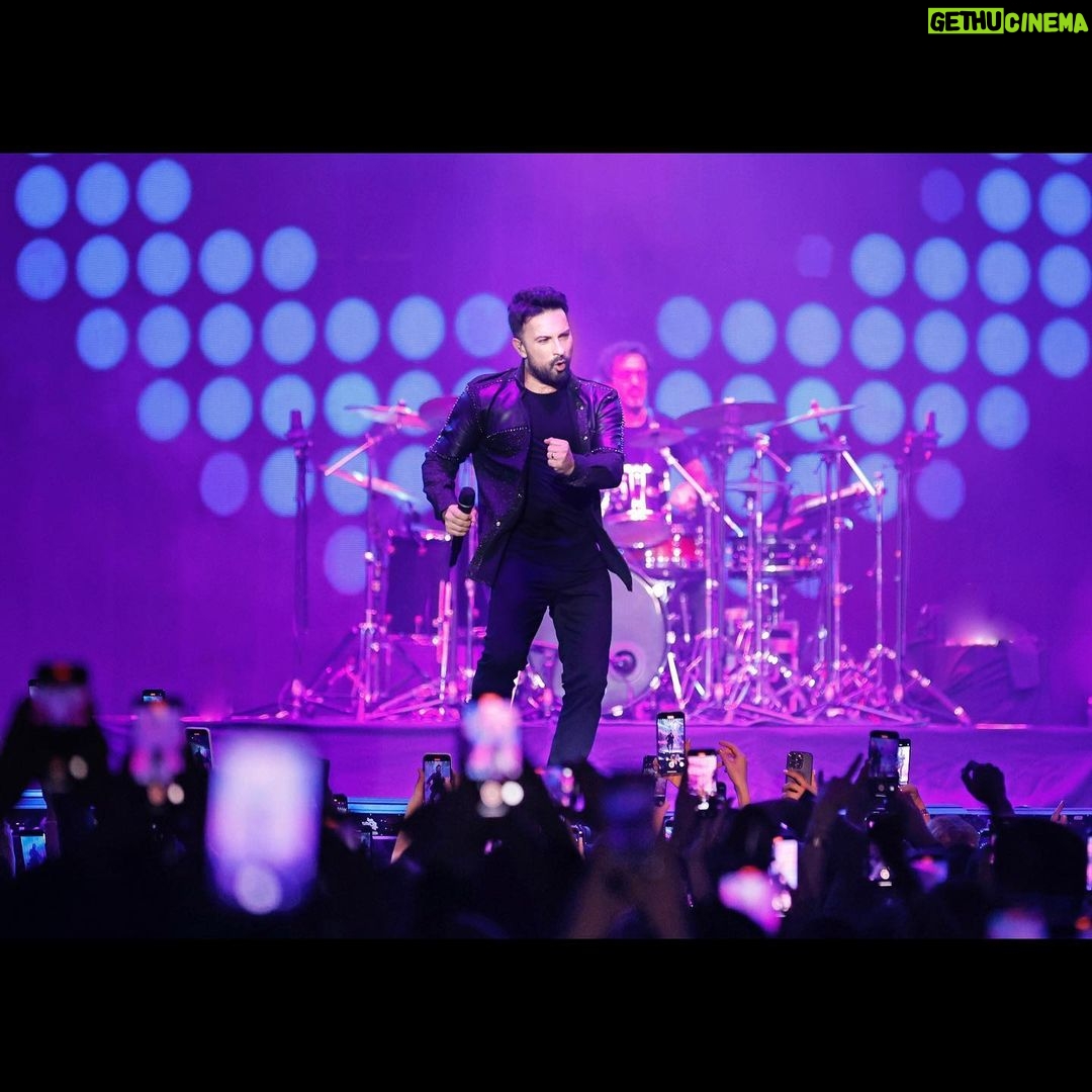 Tarkan Instagram - Türki Cumhuriyetleri konserlerimin ilki olan Taşkent konseri de bir başka güzeldi. Karşılaştığım sevgi seli ve coşku harikaydı, unutulmazdı👍❤️ Fotoğraf paylaşamamıştım. Bu tbt Özbekistan için olsun😘🫶 #tarkanlive #tbt 📸 @yigit___eken Humo Arena