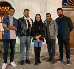 Tarlan Parvaneh Instagram - رها ، جون گرفتنشو بيشتر از همه مديون همين ٥نفر توى اين قابه ... آقايان رادان ، امينى ، پوركريمى ، ركنى و خانم پروانه 😌🖤 مرسى از همتون 🖤🖤