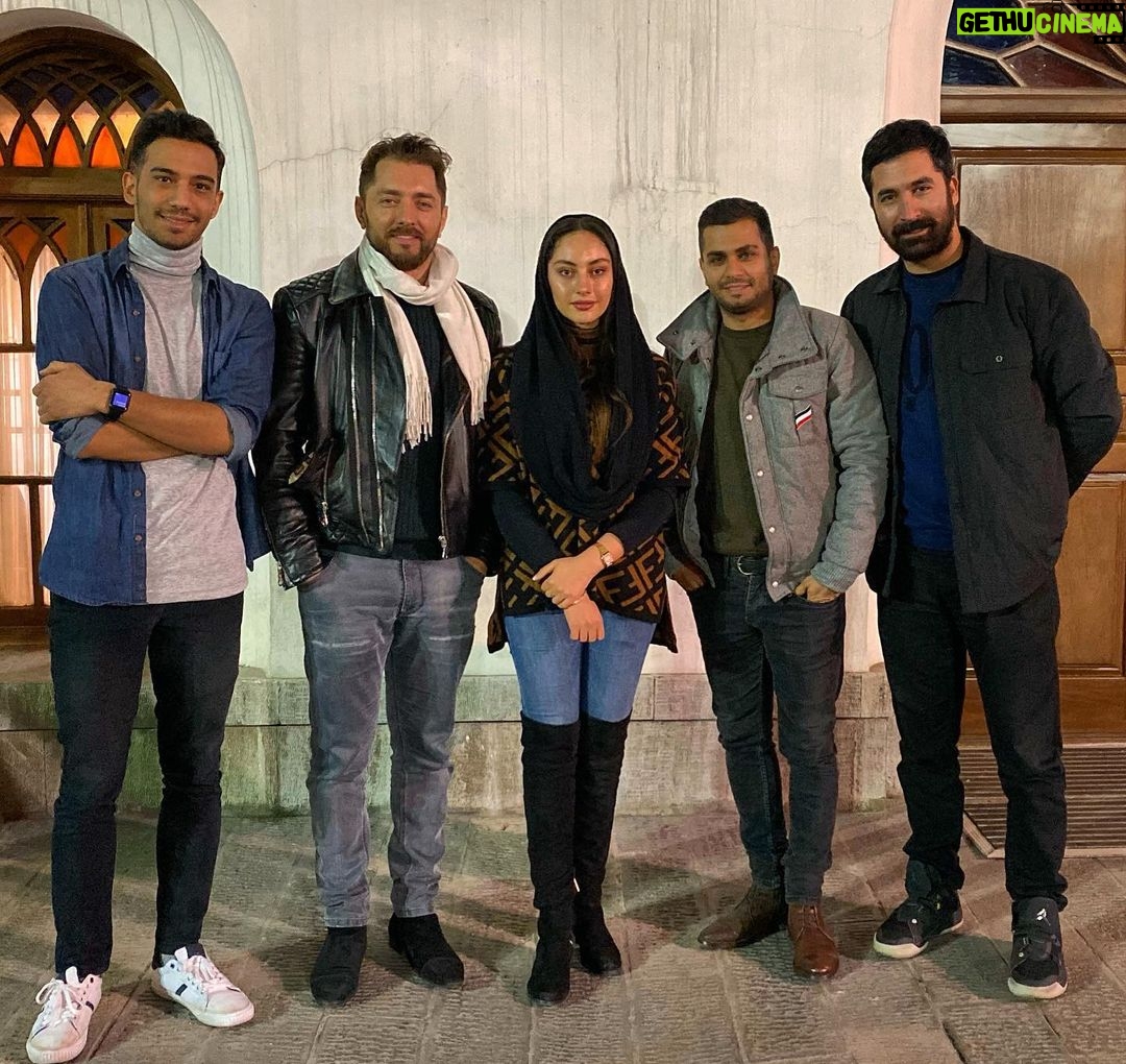 Tarlan Parvaneh - 166.9K Likes - رها ، جون گرفتنشو بيشتر از همه مديون همين ٥نفر توى اين قابه ... آقايان رادان ، امينى ، پوركريمى ، ركنى و خانم پروانه 😌🖤 مرسى از همتون 🖤🖤