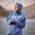 Tarlan Parvaneh Instagram - نمیره، میره آسته میره دنبال چی‌ ان آدما یکی میشه من یکی تو، شانسه دیگه احتمال میدم دیر اَ پا دراد چون میخواد بیاد انتقام بگیره اینجا به قهرمانا مدال نمیده با اینا شاید منو یه روز بی نقاب ببینه اینجا همش ساختگیه ... 📝 شايع #ترلان_پروانه