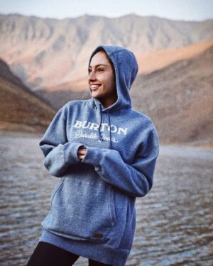 Tarlan Parvaneh Instagram - نمیره، میره آسته میره
دنبال چی‌ ان آدما
یکی میشه من
یکی تو، شانسه دیگه
احتمال میدم دیر اَ پا دراد
چون میخواد بیاد انتقام بگیره
اینجا به قهرمانا مدال نمیده
با اینا شاید منو یه روز بی نقاب ببینه
اینجا همش ساختگیه ...
📝 شايع 
#ترلان_پروانه