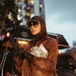 Tarlan Parvaneh Instagram - Mon Amour Tehran . من اگه دیالوگ بودم اولین دیالوگ سکانس اول یا آخرین دیالوگ سکانس آخر فیلم بودم #ترلان_پروانه شما اگه دیالوگ بودید چی بودید؟بنویسید❤️ Photographer: @alimoradiph Stylist: @sepidday