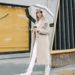 Tarlan Parvaneh Instagram - Mon Amour Tehran. . گفتن اگه عقربه‌های ساعت رو خلاف جهت حرکت بدی زمان به عقب بر نمی‌گرده. [صدای عقب رفتن نوار ویدیو] گفتن اگه عقربه‌های ساعت رو خلاف جهت حرکت بدی زمان به عقب بر نمی‌گرده. Photographer: @alimoradiph Stylist: @sepidday