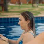 Tatá Werneck Instagram - Erros de gravação de Minha Irmã e eu que ainda está nos cinemas! Corre pra ver! E quem achar meu mamilo usa como cabide