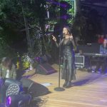 Tatá Werneck Instagram - Ontem foi aniversário da minha musa @sandyoficial ! Eu te amo muito há muitos anos. Eu te admiro muito. Te respeito. Torço por vc mesmo sabendo que não precisa de torcida. Você é uma luz. Um talento inesgotável. E desde que nos tornamos amigas eu te amo mais e sou mais fã. Eu usaria camisas com seu rosto . Mas aí iam comparar com o meu e eu sairia na desvantagem. Deus te abençoe sempre! Só vv pra fazer 790 adultos chorarem e pularem numa festa 🦋