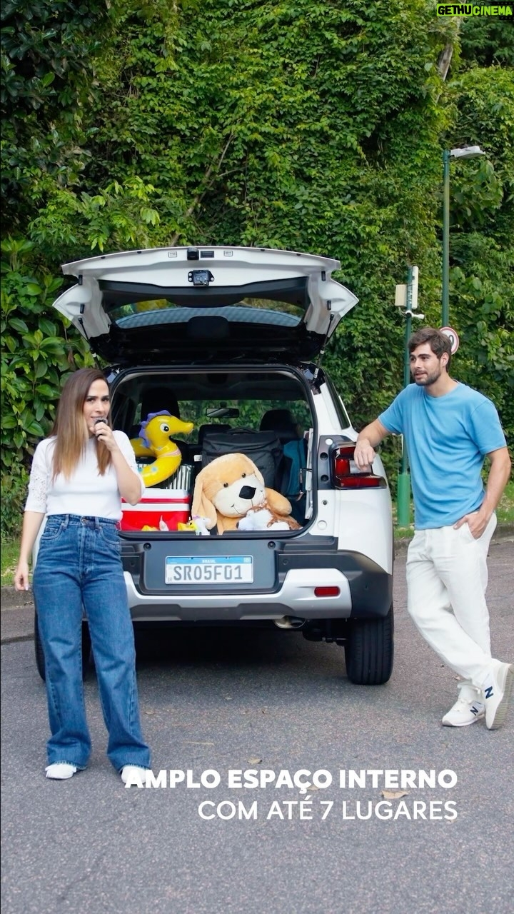 Tatá Werneck Instagram - ASMR: shhh, silêncio 🤫. Estou descobrindo o Novo SUV Aircross com espaço para até 7 pessoas. E o Rafa Vitti com toda sua plenitude também. #NovoSUVAircross #Publi