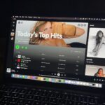 Tate McRae Instagram - WHAAT COVER OF TODAYS TOP HITS ON @spotify AND TODAYS HITS ON @applemusic 😭😭🖤🖤🔪 feeling so utterly grateful for all the support y’all have been giving this song. i can’t thank you guys enough. WOW I LOVE UUUUUUU