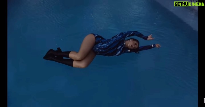 Tate McRae Instagram - u ever just dance on water ?