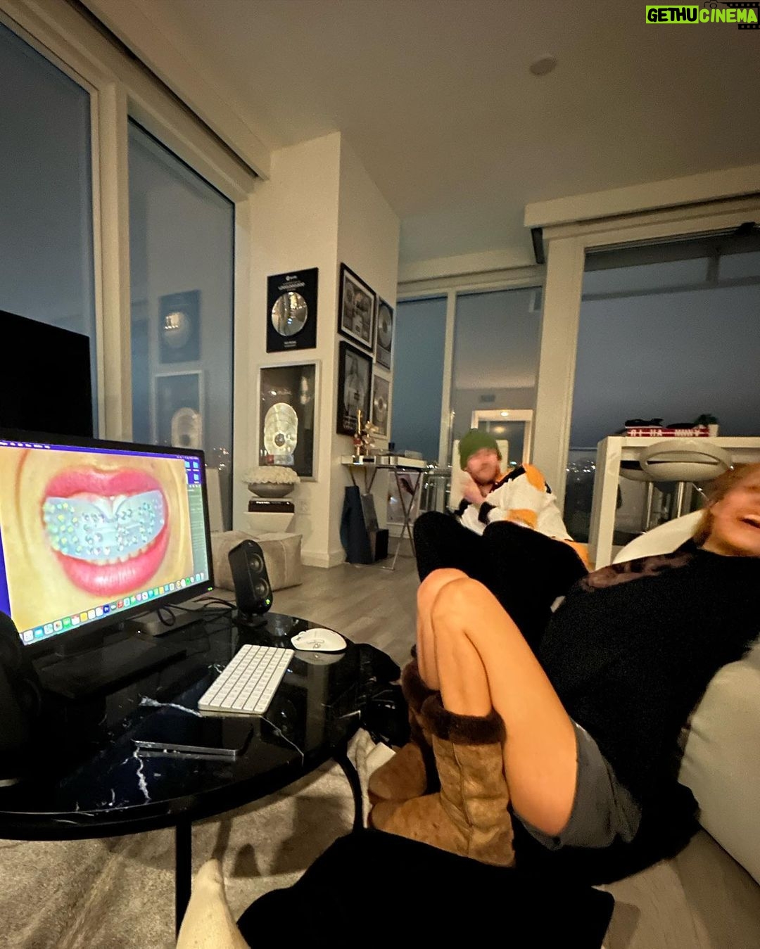 Tate McRae Instagram - greedy is finally out and i could not be more excited:β) THANK U 2 EVERYONE WHO WORKED with me on this vid/song. I love you guys @jasperharris @amyallen @ryantedder βπΌπ thank u @itsbankhead for bein such an inspiration. thank u @aerinmoreno and @bradleyjcalder @skinnybonesjoans @baeth for being the coolest and most talented ppl on the planet. Love you all from the bottom of my heart. thank u sooooo much <3